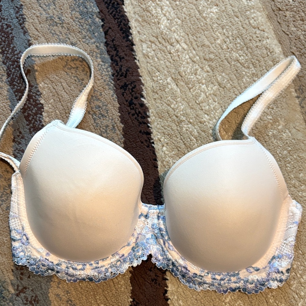 Wacoal Ivory Bra with Sky Blue Lace